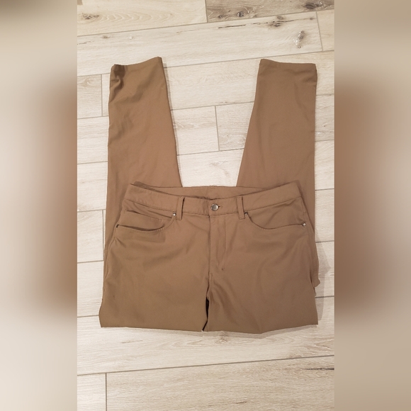 Lululemon Pants hole in pocket see photo size 32